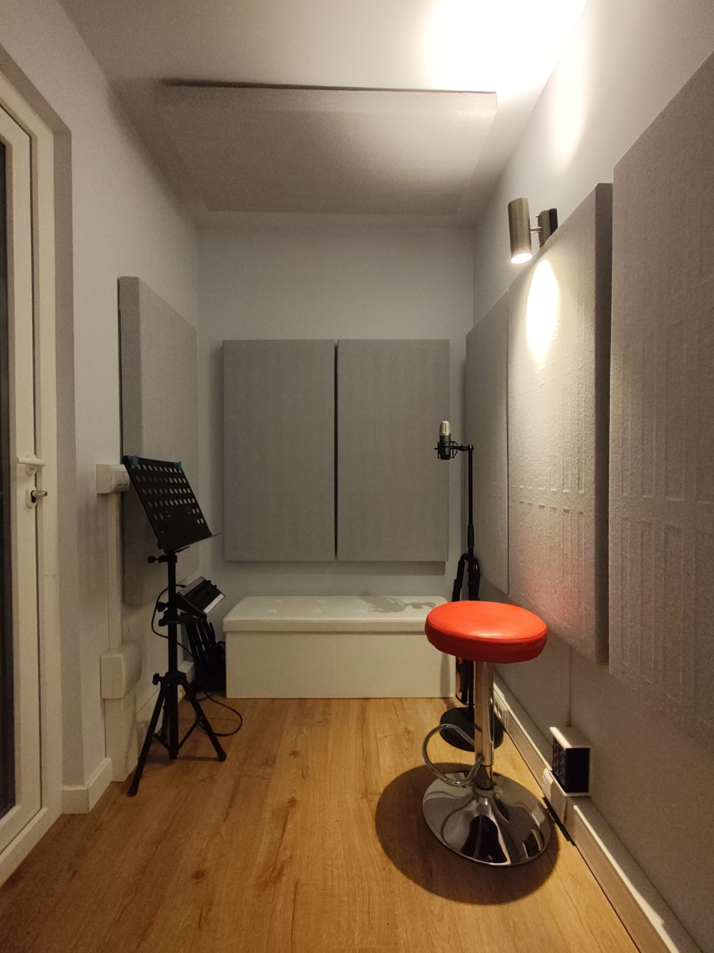 Booth per riprese vocali con microfono a condensatore