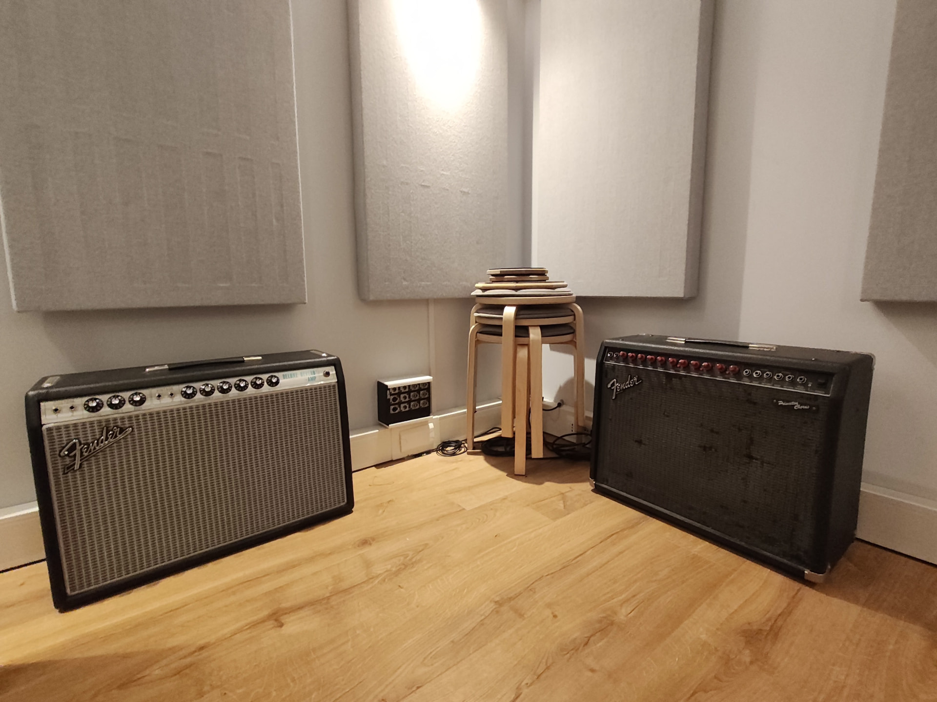 Amplificatori Fender nella live room dello studio